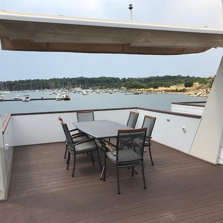 Floating House Varoni Pula Bagian luar foto