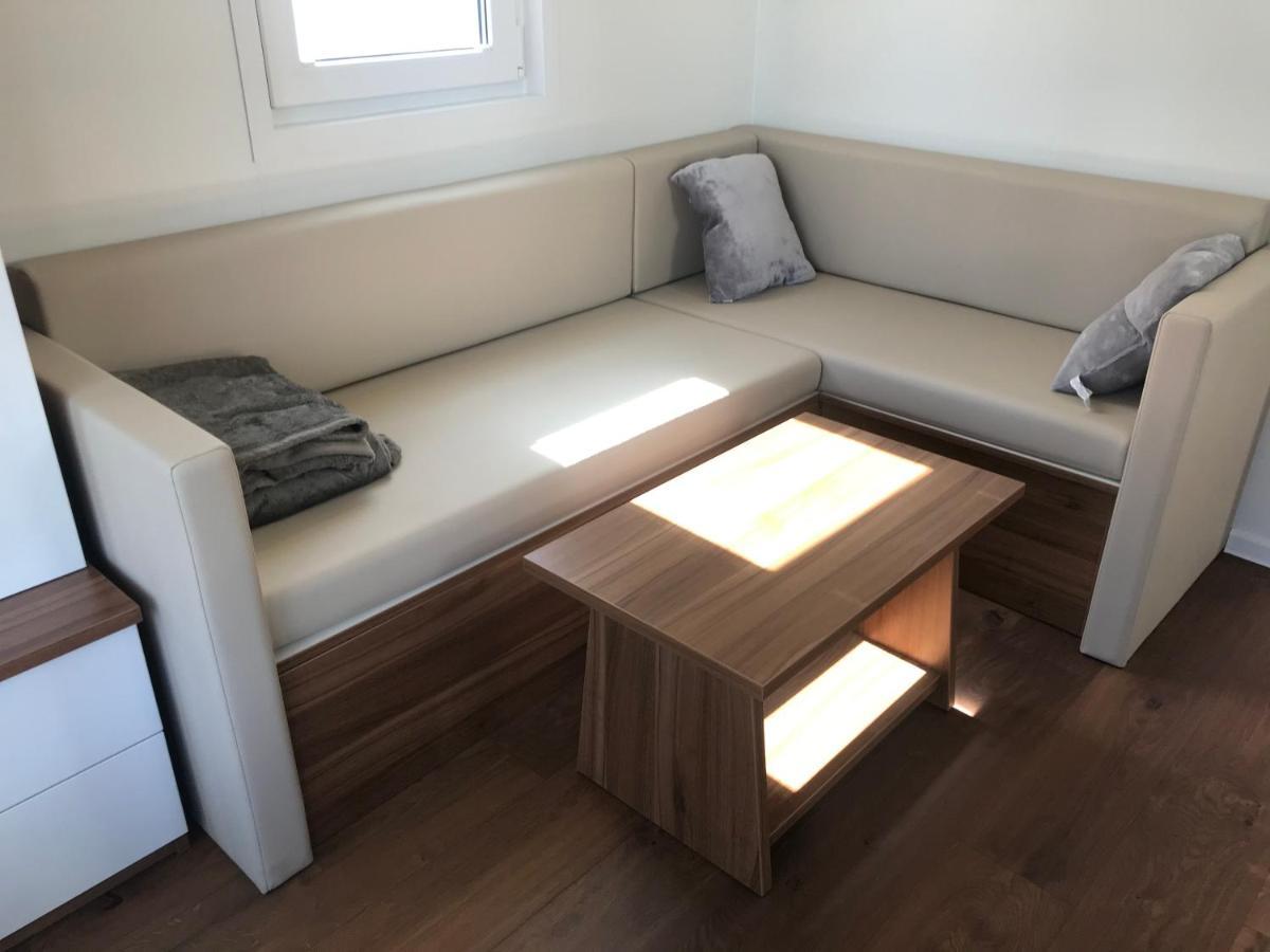 Floating House Varoni Pula Bagian luar foto