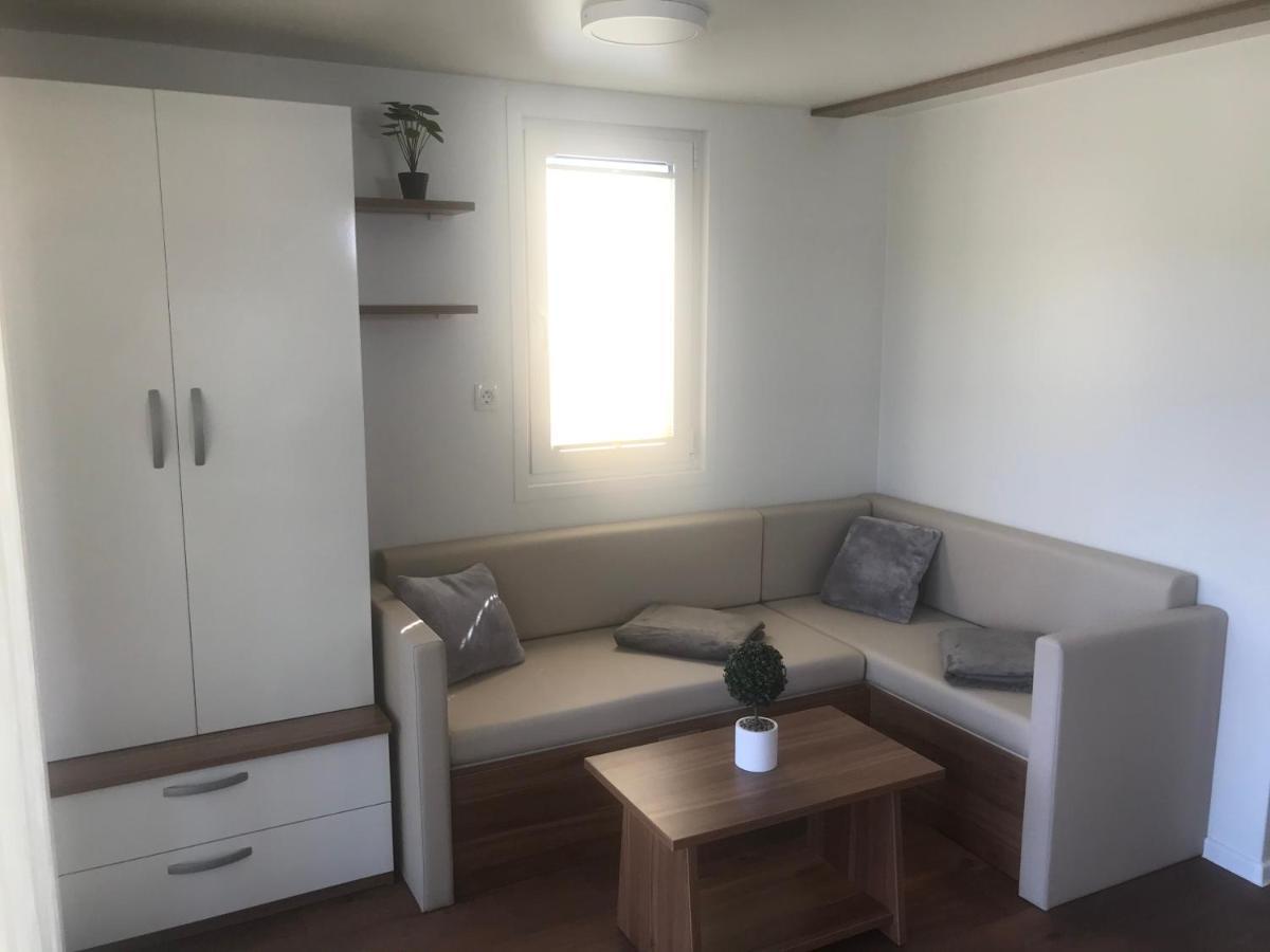 Floating House Varoni Pula Bagian luar foto