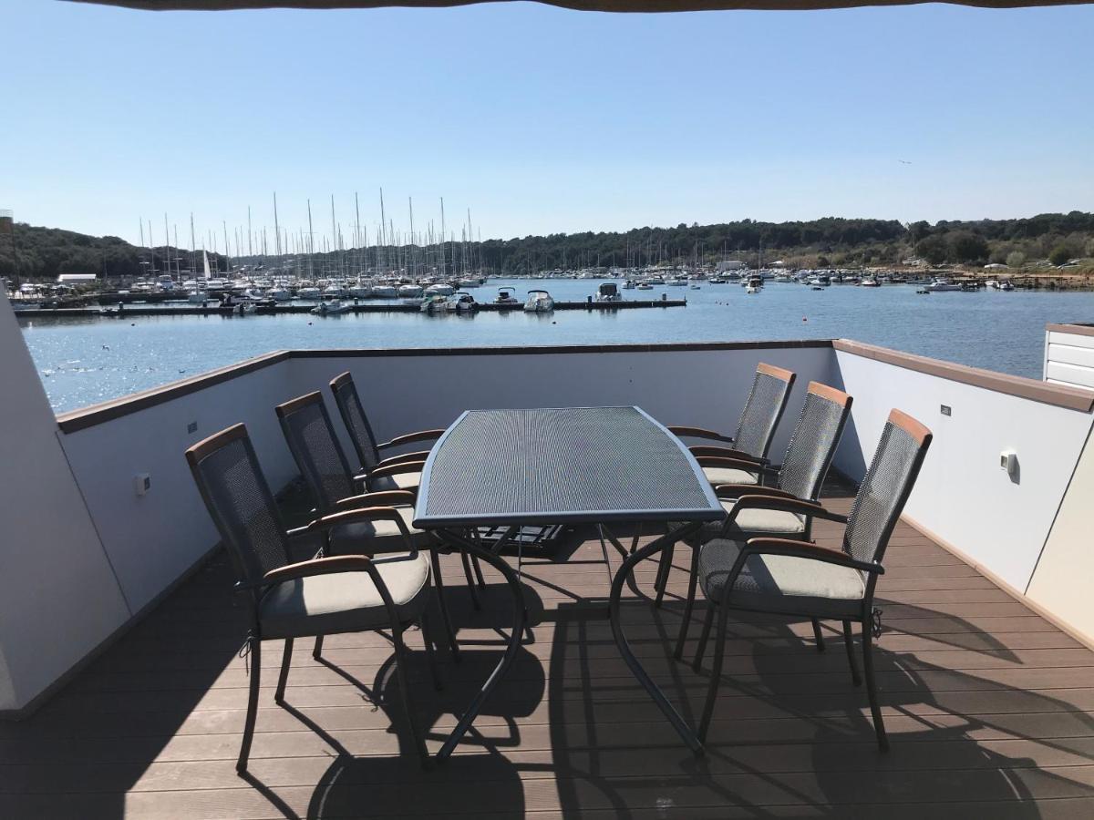 Floating House Varoni Pula Bagian luar foto
