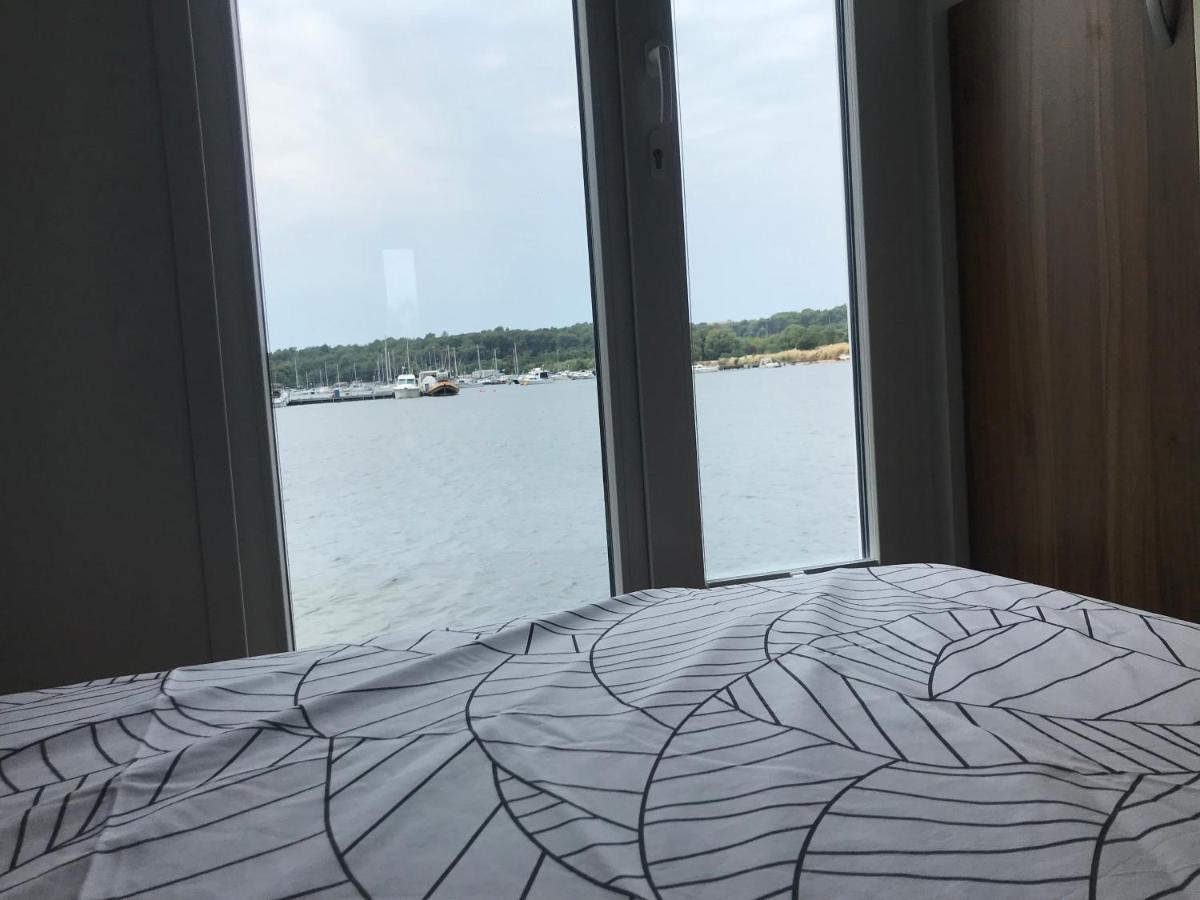 Floating House Varoni Pula Bagian luar foto