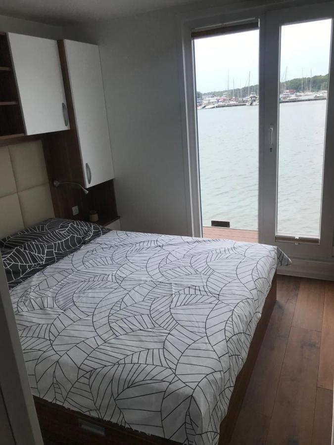 Floating House Varoni Pula Bagian luar foto